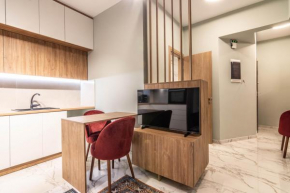 Cozy Apartment - 8' To Panormou Metro Station